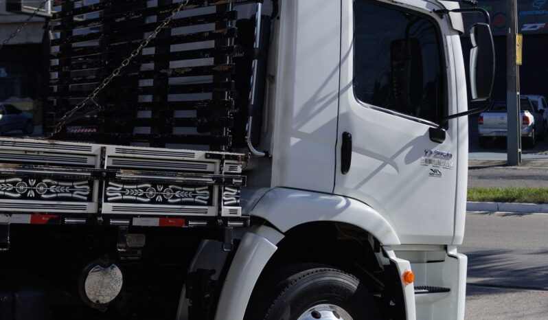 VW 17-250 Constellation – Ano: 2011 – Carroceria cheio