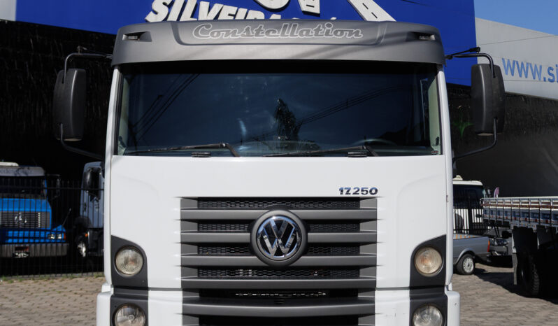 VW 17-250 Constellation – Ano: 2011 – Carroceria cheio