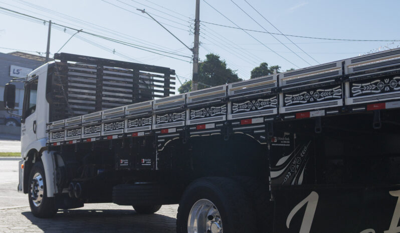 VW 17-250 Constellation – Ano: 2011 – Carroceria cheio