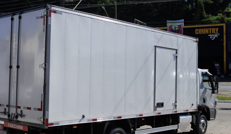 Mercedes-Benz Accelo 817 – Ano: 2023 – Baú cheio