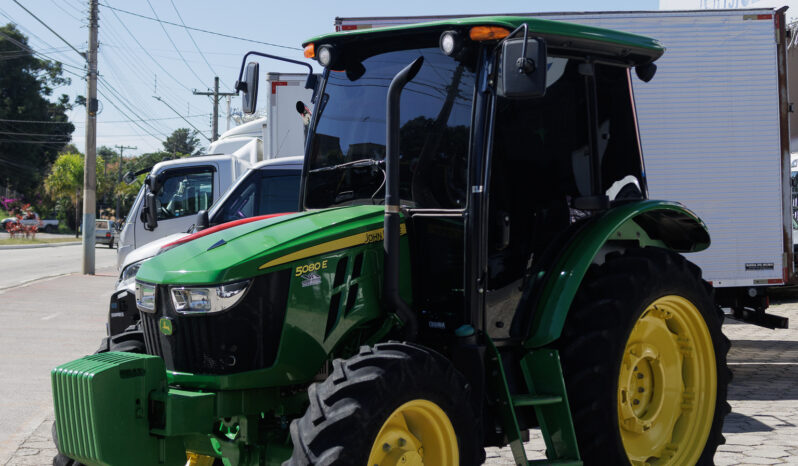 Trator John Deere 5080E – Ano: 2024 – Cabinado 4 x 4 cheio