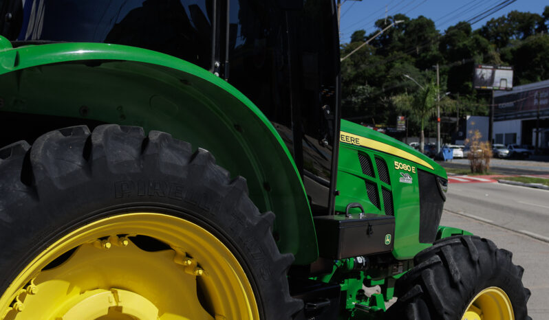 Trator John Deere 5080E – Ano: 2024 – Cabinado 4 x 4 cheio