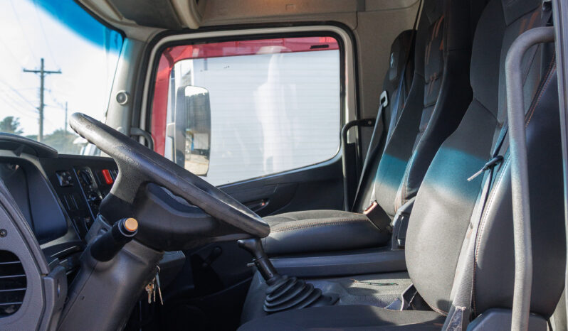 Mercedes-Benz Atego 1719 – Ano: 2019 – Carroceria e Munck cheio