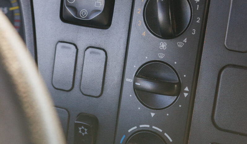 Mercedes-Benz Atego 1719 – Ano: 2019 – Carroceria e Munck cheio