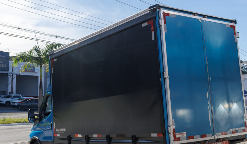 Iveco Daily 35-160 – Ano: 2023 – Baú Sider cheio