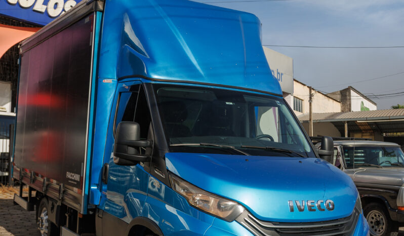 Iveco Daily 35-160 – Ano: 2023 – Baú Sider cheio