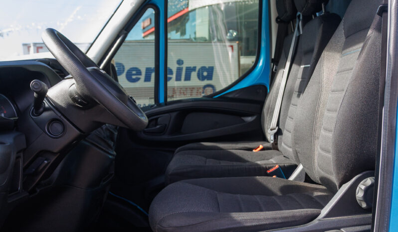 Iveco Daily 35-160 – Ano: 2023 – Baú Sider cheio