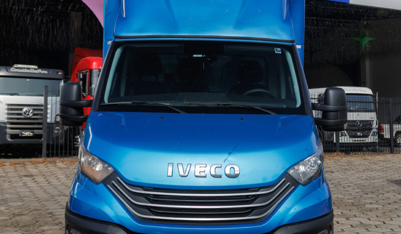 Iveco Daily 35-160 – Ano: 2023 – Baú Sider cheio