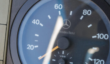 Mercedes-Benz 710 Plus – Ano: 2004 – Baú + Plataforma cheio