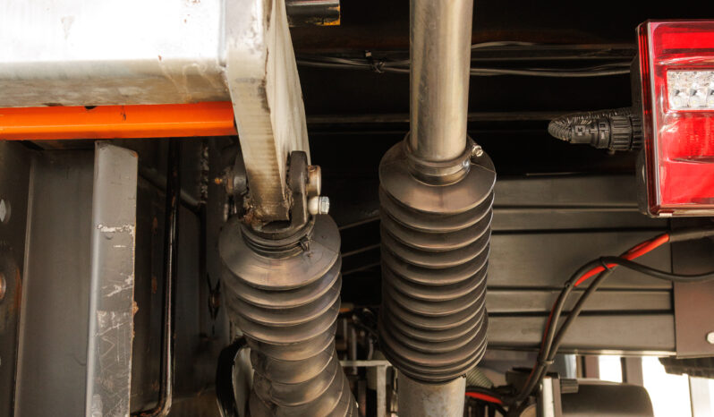 VW 17-210 Constellation – Ano: 2026 – Carroceria c/ Plataforma cheio