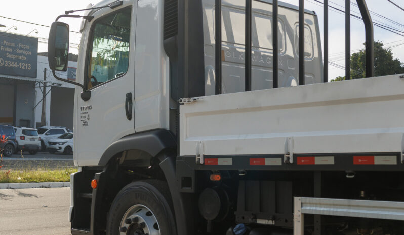 VW 17-210 Constellation – Ano: 2026 – Carroceria c/ Plataforma cheio