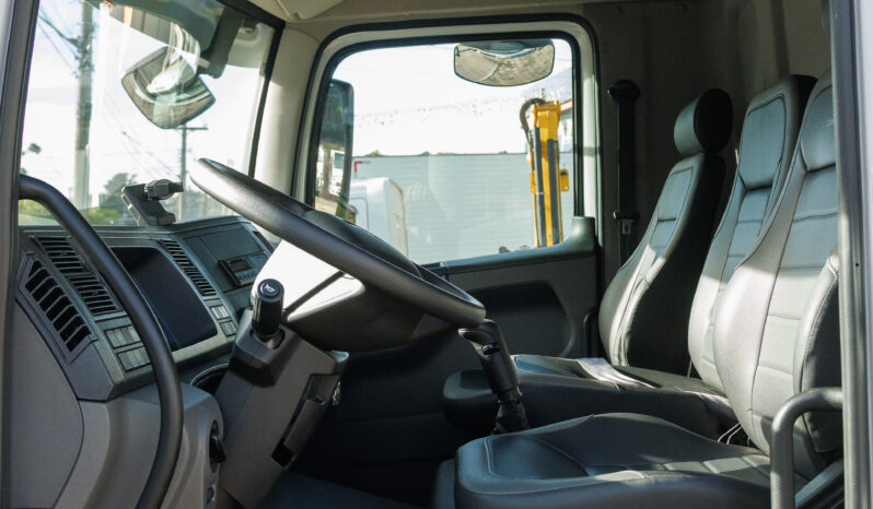 VW 17-210 Constellation – Ano: 2026 – Carroceria c/ Plataforma cheio