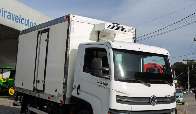 VW Delivery Express + – Ano: 2023 – Baú Refrigerado cheio