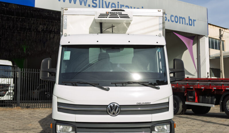 VW Delivery Express + – Ano: 2023 – Baú Refrigerado cheio