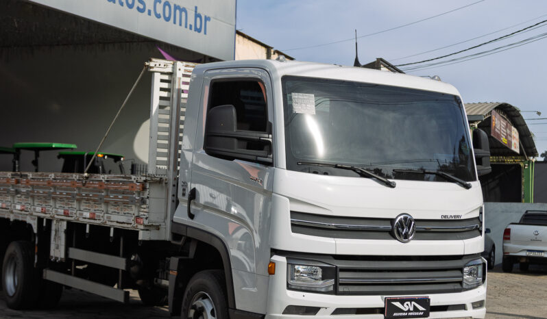 VW 11.180 – Ano: 2025 – Carroceria – Baixo Km cheio