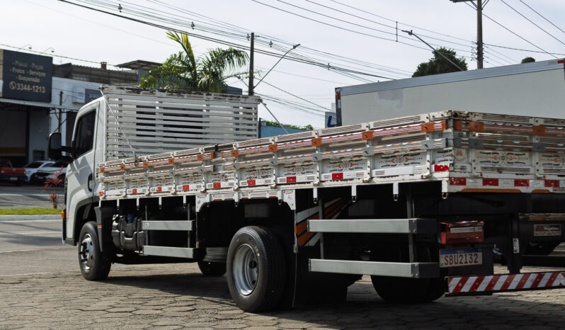 VW 11.180 – Ano: 2025 – Carroceria – Baixo Km cheio