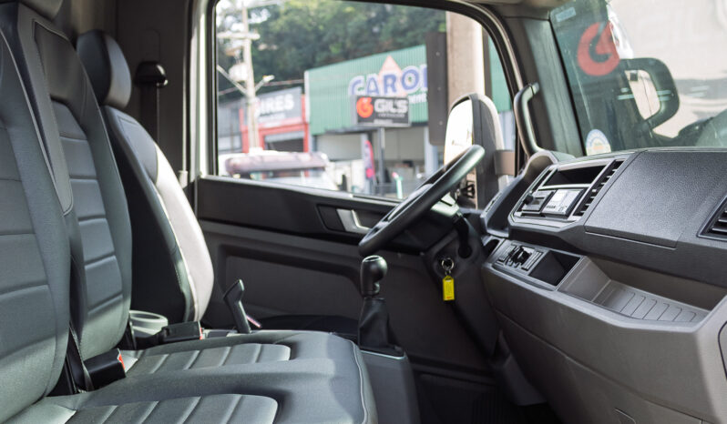 VW 11.180 – Ano: 2025 – Carroceria – Baixo Km cheio
