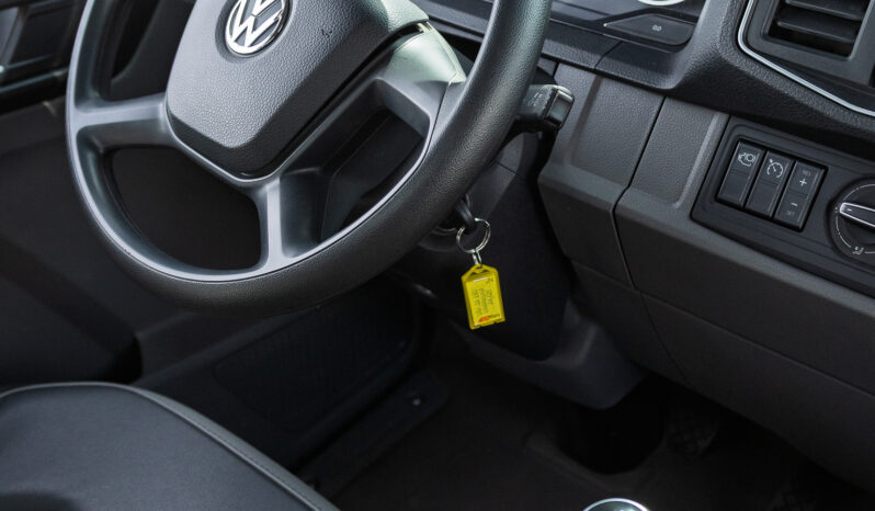 VW 11.180 – Ano: 2025 – Carroceria – Baixo Km cheio