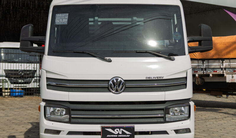 VW 11.180 – Ano: 2025 – Carroceria – Baixo Km cheio