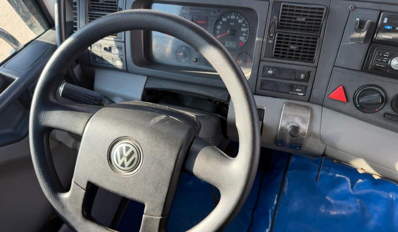 VW 24.250 Constellation – 4º Eixo – Ano: 2009 – Baú cheio