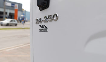 VW 24-250 Constellation – Ano: 2010 – Carroceria cheio