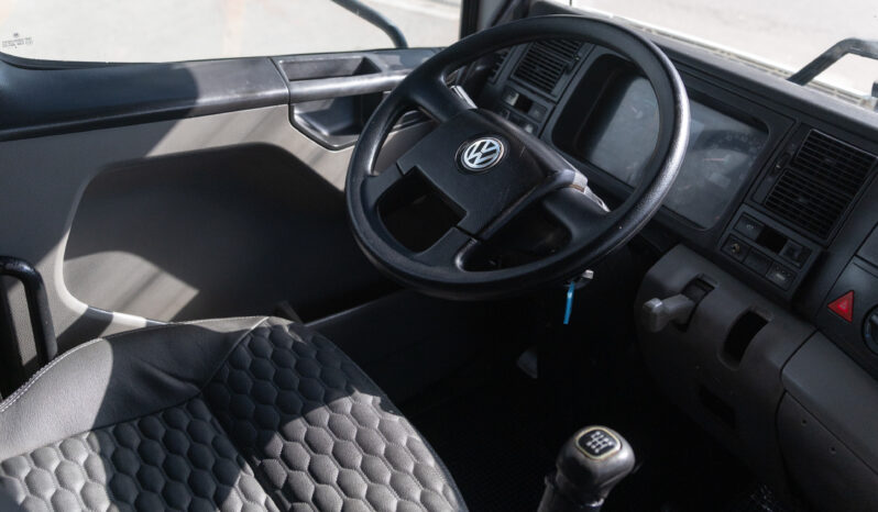 VW 24-250 Constellation – Ano: 2010 – Carroceria cheio