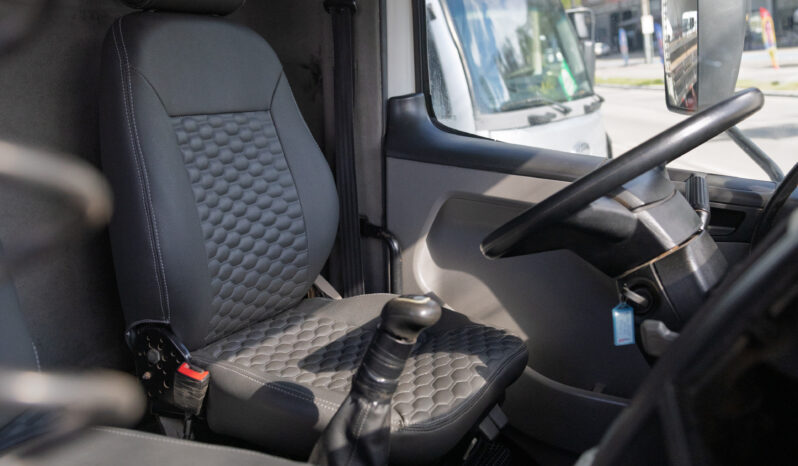VW 24-250 Constellation – Ano: 2010 – Carroceria cheio