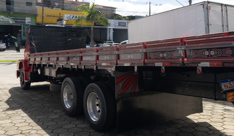 Mercedes-Benz 1620 – Ano: 2001 – Carroceria cheio