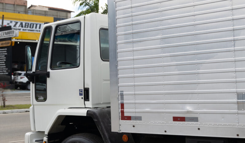 Ford Cargo 1317 – Ano: 2008 – Baú cheio