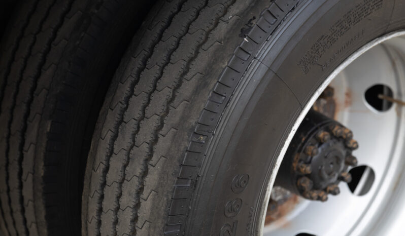 Ford Cargo 1317 – Ano: 2008 – Baú cheio