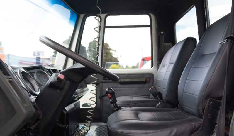 Ford Cargo 1317 – Ano: 2008 – Baú cheio