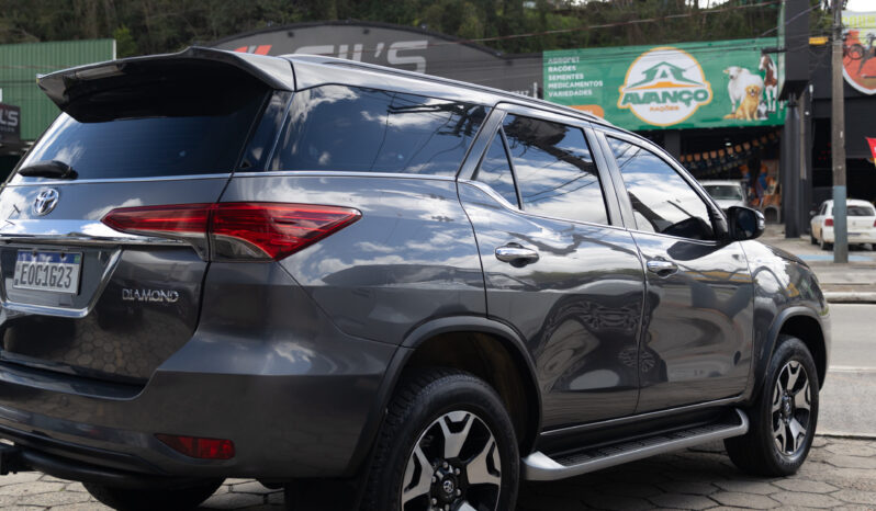 Toyota Hilux Sw4 SRX Diamond – Ano: 2020 – 07 Lugares cheio