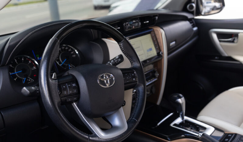 Toyota Hilux Sw4 SRX Diamond – Ano: 2020 – 07 Lugares cheio