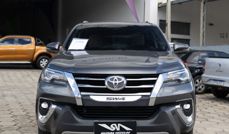 Toyota Hilux Sw4 SRX Diamond – Ano: 2020 – 07 Lugares cheio