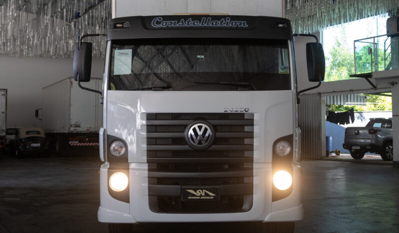 VW 24-250 Constellation Bitruck – Ano: 2010 – Baú cheio