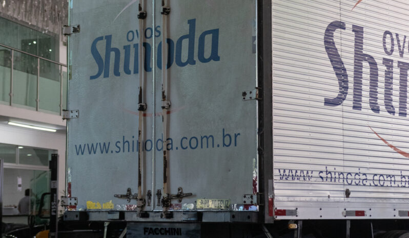 VW 24-250 Constellation Bitruck – Ano: 2010 – Baú cheio