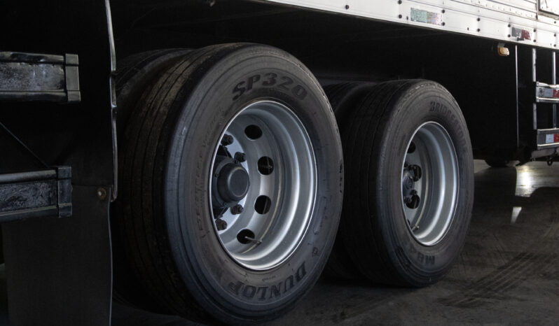 VW 24-250 Constellation Bitruck – Ano: 2010 – Baú cheio