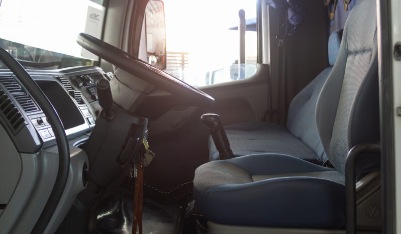 VW 24-250 Constellation Bitruck – Ano: 2010 – Baú cheio