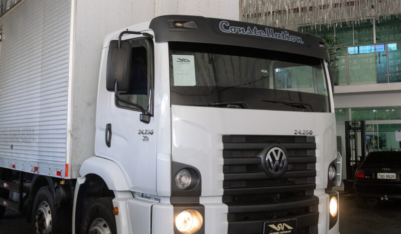 VW 24-250 Constellation Bitruck – Ano: 2010 – Baú cheio