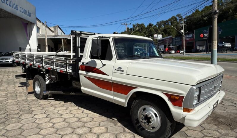 Ford F-4000 – Ano: 1990 – Carroceria cheio